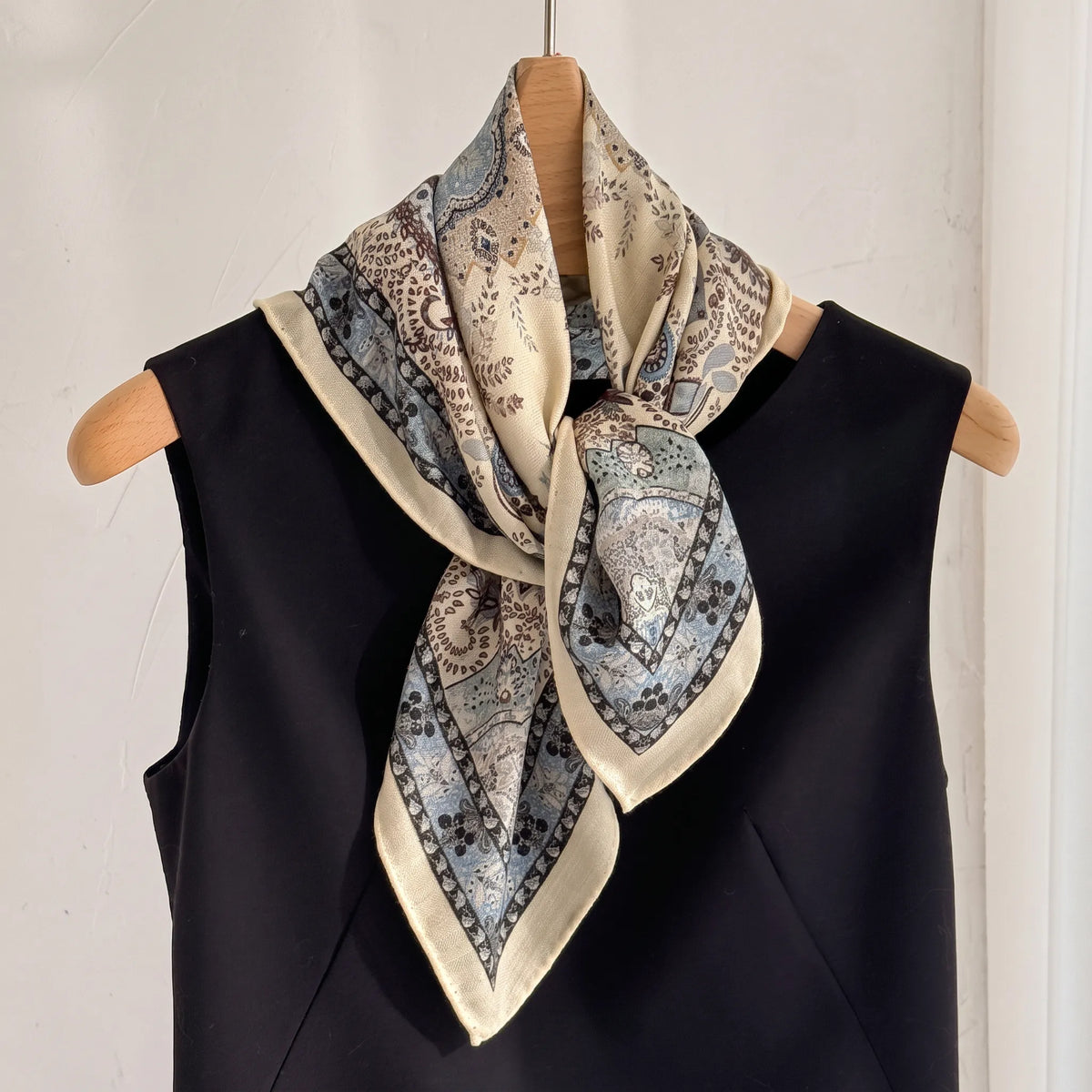 Belgravia Paisley – Double-Sided 70% Wool 30% Silk Scarf