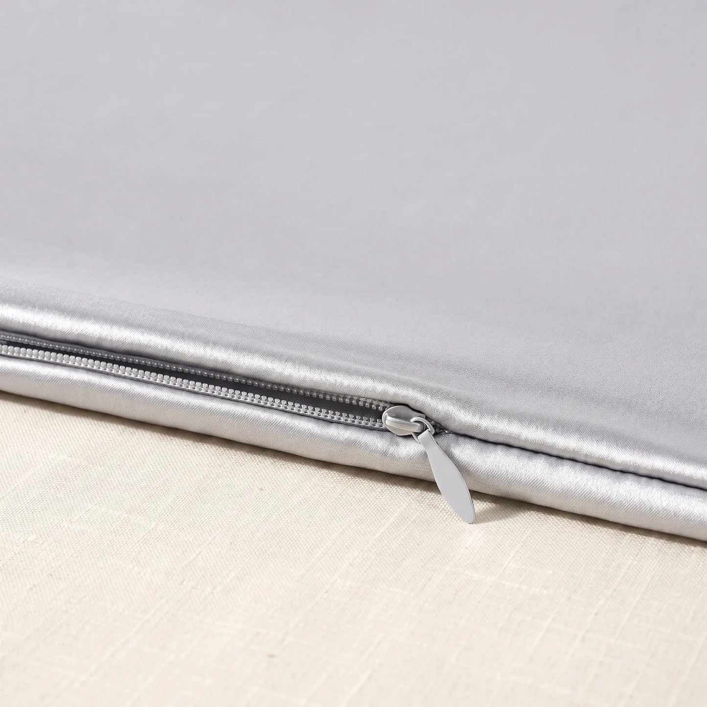 Silk Haven – 100% Mulberry Silk Pillowcase | 22 Momme | Hidden Zipper