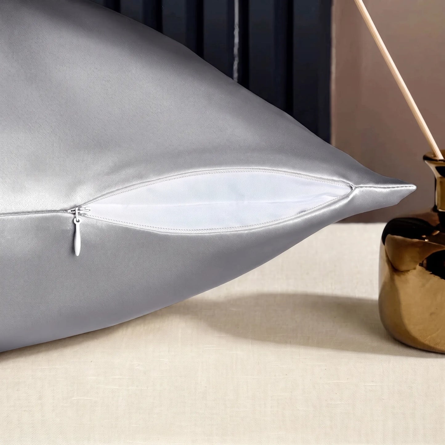 Silk Haven – 100% Mulberry Silk Pillowcase | 22 Momme | Hidden Zipper