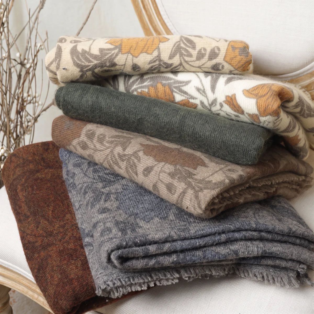Heritage Lily – 100% Cashmere Square Shawl | 26-Count Knit | 110g