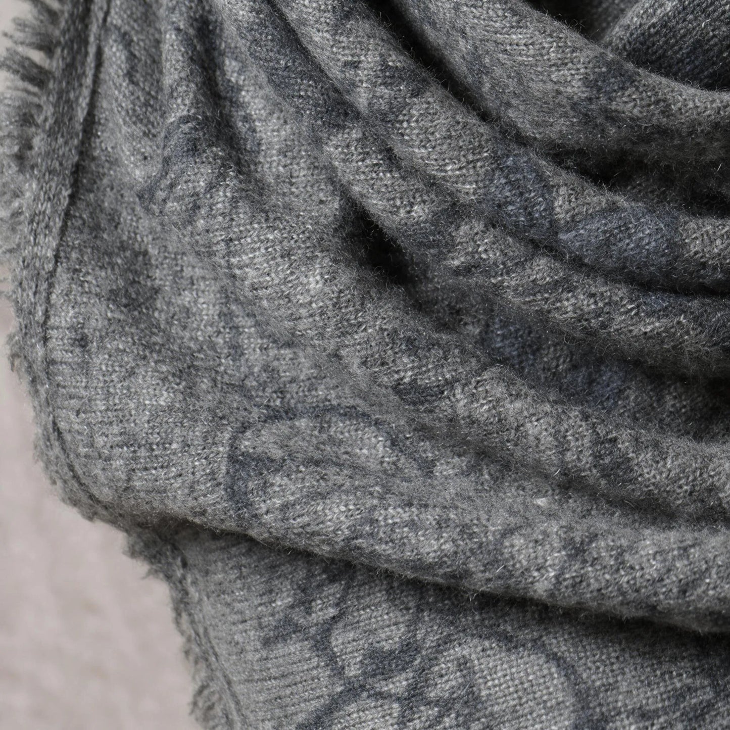 Heritage Lily – 100% Cashmere Square Shawl | 26-Count Knit | 110g