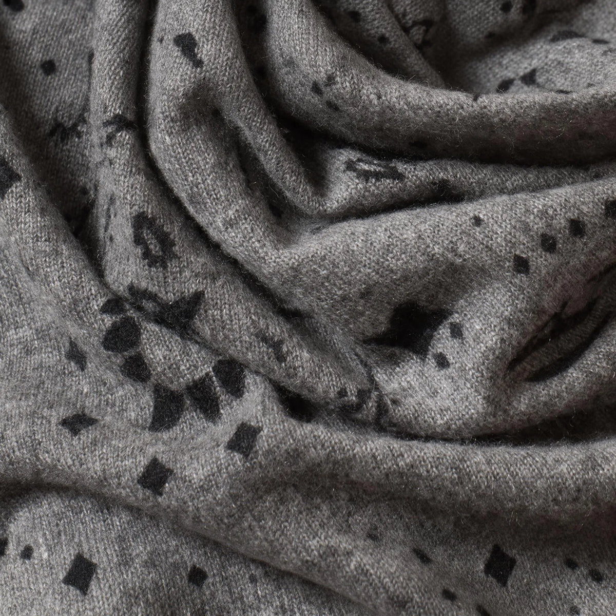 Heritage Paisley – 100% Cashmere Square Scarf | 26-Count Knit | 110g