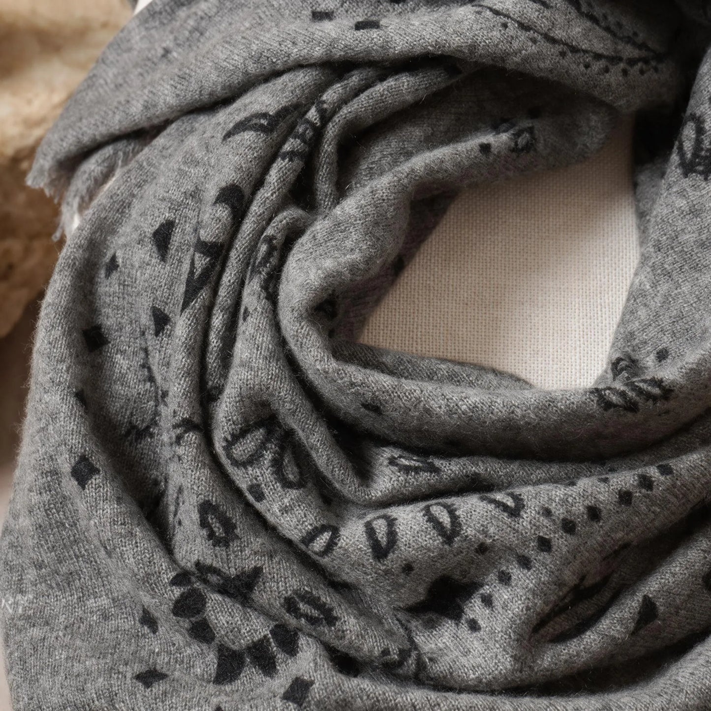 Heritage Paisley – 100% Cashmere Square Scarf | 26-Count Knit | 110g