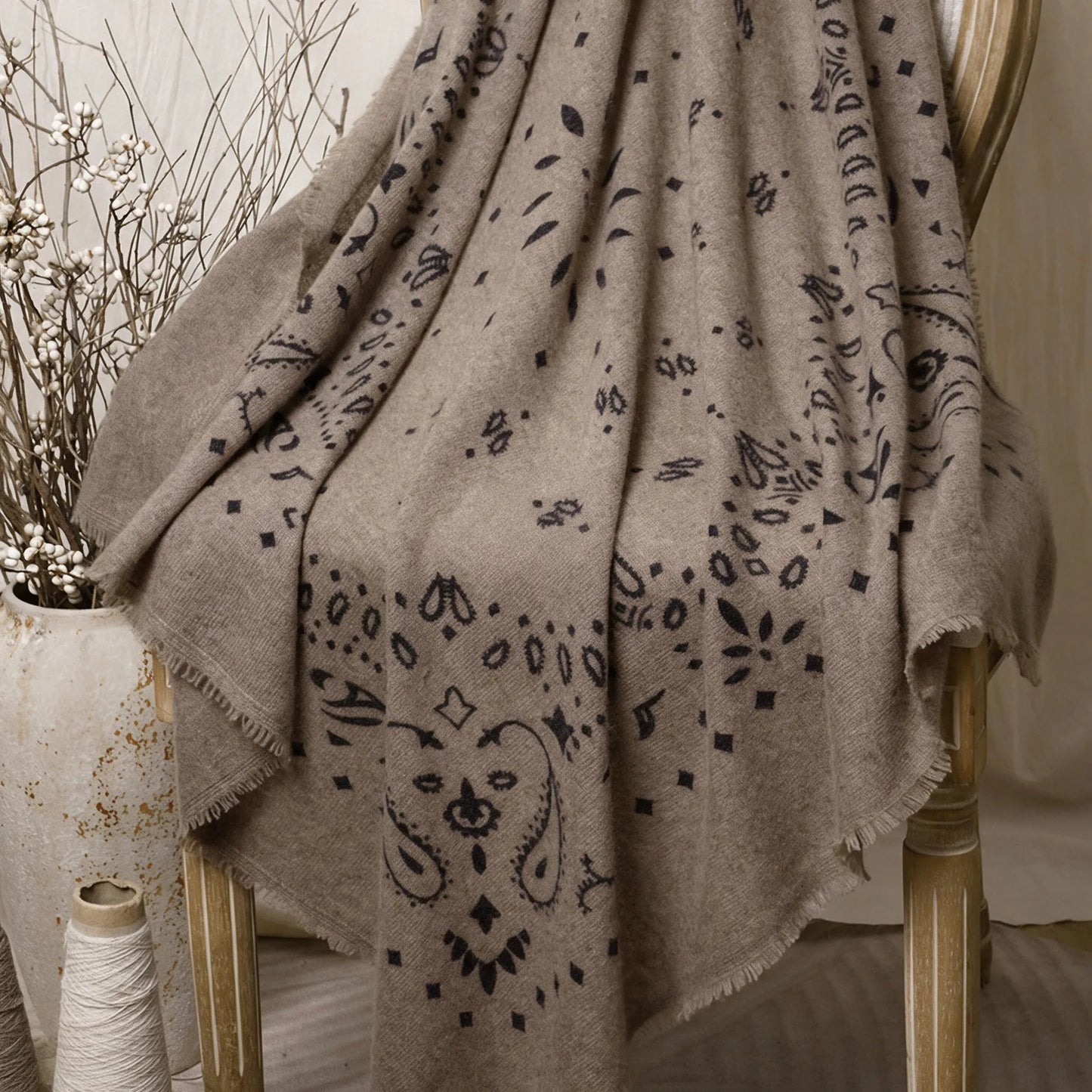 Heritage Paisley – 100% Cashmere Square Scarf | 26-Count Knit | 110g