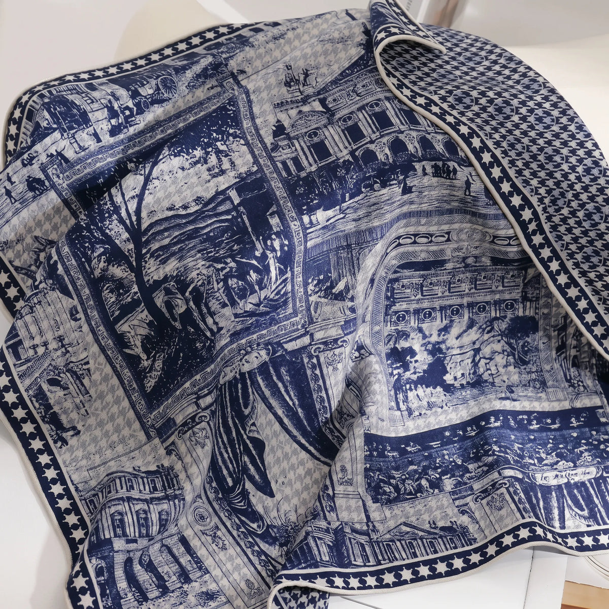 St James's Swan – Double-Sided 70% Wool 30% Silk Scarf