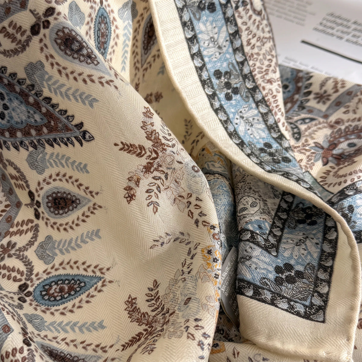 Belgravia Paisley – Double-Sided 70% Wool 30% Silk Scarf