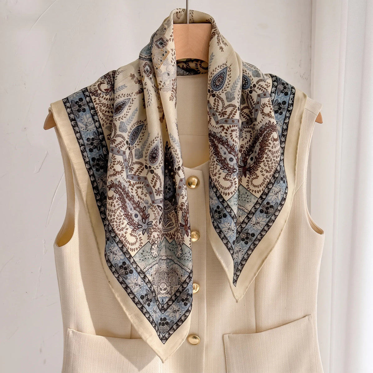 Belgravia Paisley – Double-Sided 70% Wool 30% Silk Scarf